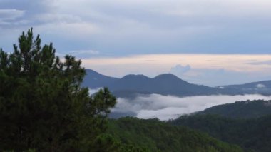 Da Lat, Vietnam 'da gün batımında manzaranın durağan manzarası