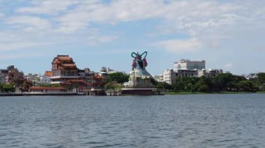 Kaohsiung, Tayvan - 6 Eylül 2024 - Lotus Gölü manzarası