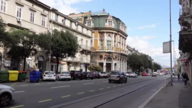 Rijeka, Hırvatistan - 19 Nisan 2024 - Rijeka şehir merkezinde trafik