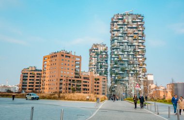 Milan, İtalya - 12 Aralık 2024 - Porta Garibaldi yakınlarındaki Piazza Gae Aulenti 'den modern mimari