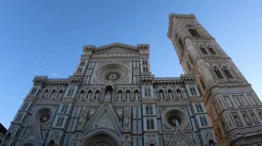 İtalya 'nın Floransa kentindeki Santa Maria del Fiore Katedrali' nin (Duomo) alçak açılı çekimi