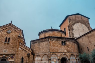 İtalya 'nın Bologna kentinde bulutlu bir günde Santo Stefano Sığınağı (Yedi Kilise)