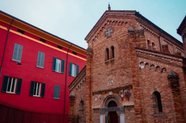 İtalya 'nın Bologna kentinde bulutlu bir günde Santo Stefano Sığınağı (Yedi Kilise)