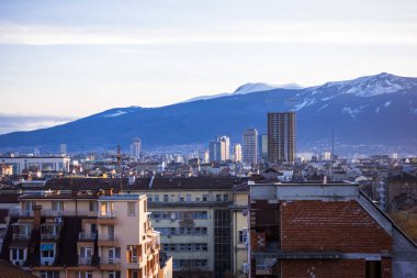 Sofya, Bulgaristan - 1 Şubat 2025 - Sofya, Bulgaristan 'ın güzel günbatımı manzarası