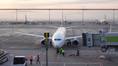 İstanbul, Türkiye - 13 Şubat 2025 - Anadolu Jet (AJet) Boeing 737-800