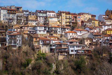 Veliko Tarnovo, Bulgaristan - 7 Şubat 2025 - Tarihi eski Veliko Tarnovo kasabasının Panorama manzarası