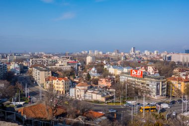 Filibe, Bulgaristan - 4 Şubat 2025 - Nebet Tepe 'den görülen Filibe şehir merkezinin hava görüntüsü