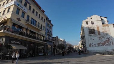 Filibe, Bulgaristan - 7 Şubat 2025 - Filibe şehir merkezindeki otantik sokak sahnesi