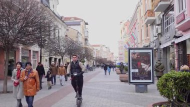 Filibe, Bulgaristan - 7 Şubat 2025 - Kapana, Filibe 'de gizli sokak sahnesi