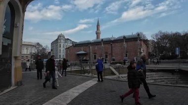 Filibe, Bulgaristan - 7 Şubat 2025 - Dzhumaya Camii 'nin gizli sokak manzarası