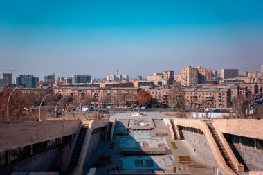 Erivan, Ermenistan - 13 Şubat 2025 - Karen Demirtchian Spor ve Konser Kompleksi 'nden Erivan panoramik görünümü