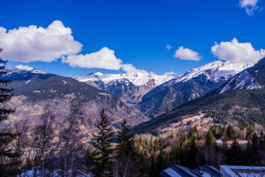 Courchevel, Fransa 'daki manzaraların güzel alp manzarası 
