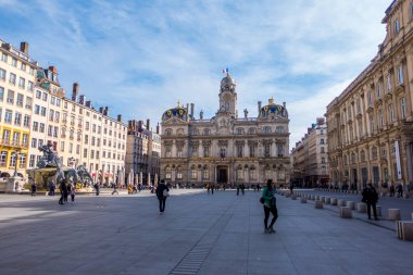 Lyon, Fransa - 7 Mart 2025 - ana meydan (Place des Terreaux) 