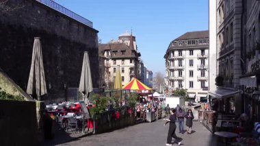 Cenevre, İsviçre - 5 Mart 2025 - Bourg-de-Four Meydanı