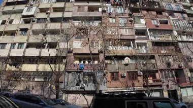 Erivan, Ermenistan - 13 Şubat 2025 - Erivan, Ermenistan 'daki Sovyet apartmanları