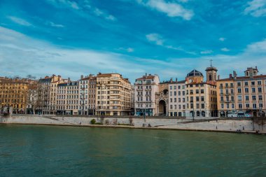Lyon, Fransa - 7 Mart 2025 - Sane Nehri kıyıları 