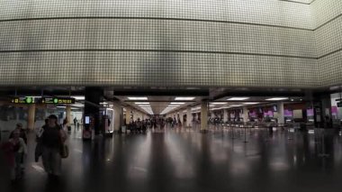 Barcelona, İspanya - 15 Mayıs 2025 - Barcelona El Prat Havaalanı Terminali 2