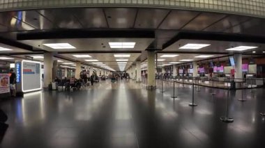 Barcelona, İspanya - 15 Mayıs 2025 - Barcelona El Prat Havaalanı Terminali 2