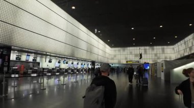 Barcelona, İspanya - 15 Mayıs 2025 - Barcelona El Prat Havaalanı Terminali 2