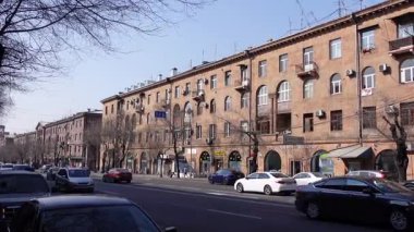 Erivan, Ermenistan - 14 Şubat 2025 - Erivan, Ermenistan 'da gizli sokak sahnesi 