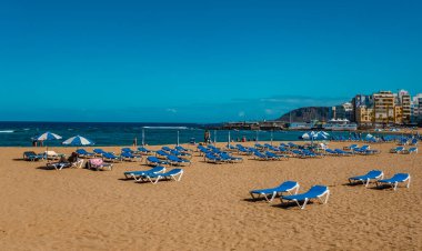 Las Palmas, Gran Canaria (İspanya) - 14 Mayıs 2025 - Playa de las Canteras Plajı