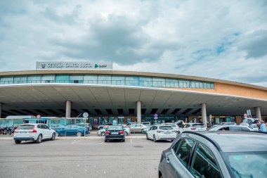 Sevilla, İspanya - 10 Mayıs 2025 - Sevilla Santa Justa İstasyonu dışında