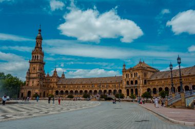 Sevilla, İspanya - 10 Mayıs 2025 - İspanya Meydanı (Plaza de Espana)