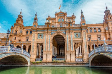 Sevilla, İspanya - 10 Mayıs 2025 - İspanya Meydanı (Plaza de Espana)