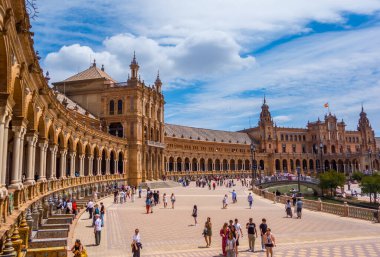 Sevilla, İspanya - 10 Mayıs 2025 - İspanya Meydanı (Plaza de Espana)