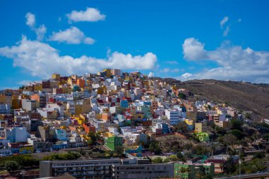 Las Palmas, Gran Canaria - İspanya 'daki renkli evlerin hava manzarası