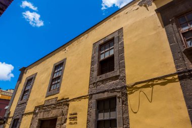 Las Palmas, Gran Canaria (İspanya) - 13 Mayıs 2025 - Tarihi Vegueta Kasabası 'ndaki geleneksel binalar