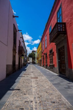 Las Palmas, Gran Canaria (İspanya) - 13 Mayıs 2025 - Tarihi Vegueta Kasabası 'ndaki geleneksel binalar