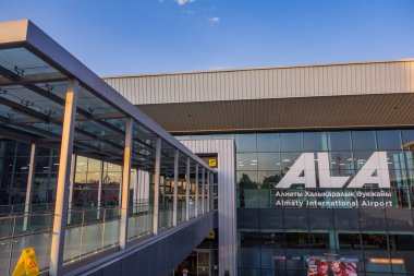Almaty, Kazakistan - 19 Haziran 2025 - Almaty Uluslararası Havaalanı Uluslararası Terminali (ALA)