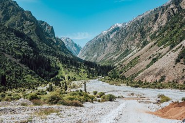 Ala Archa Ulusal Parkı, Kırgızistan 'daki göz kamaştırıcı ve güzel manzaralar