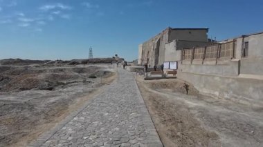 Buhara, Özbekistan - 5 Haziran 2025 - Buhara Kalesi 'nin ünlü Sandığı