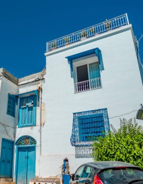 Sidi Bou Said, Tunus - 13 Eylül 2025 - Sidi Bou Said 'deki turist ve pazarlar