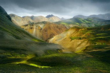 Landmannalaugar, İzlanda Dağları, doğa, volkanik ve çevredeki manzaranın inanılmaz renkleri