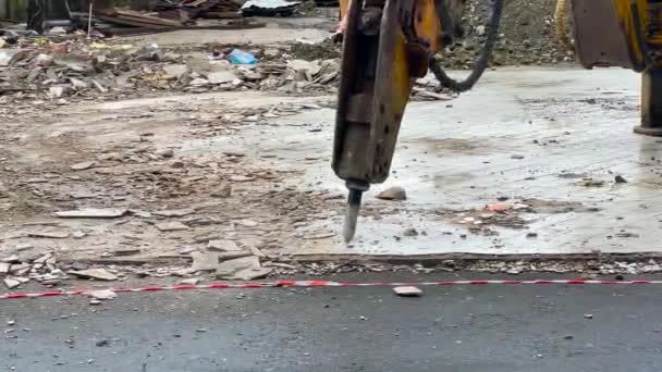 Jackhammer Hydraulic Hammer Excavator Work Impacts Destroys Coating Paving Stones — Vídeo de stock