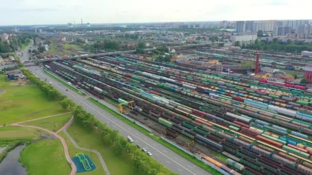 Pemandangan Udara Panorama Dari Sebuah Stasiun Kereta Api Besar Dengan — Stok Video