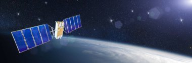 Güneş panelleri ile iletişim uydusuyla açık uzay ve dünya yörüngesinin panoramik görüntüsü. Bu görüntünün elementleri NASA tarafından desteklenmektedir