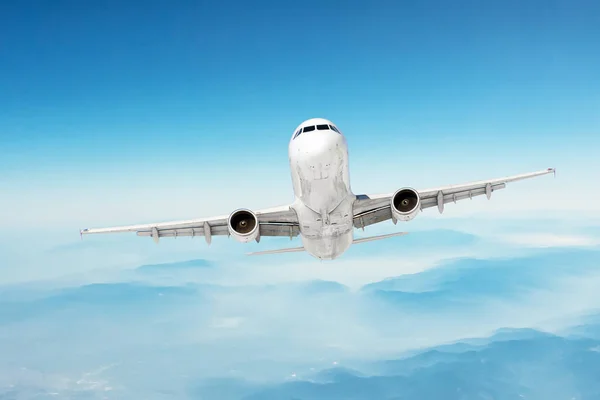 Vliegtuig Vliegt Lucht Bergachtig Terrein — Stockfoto