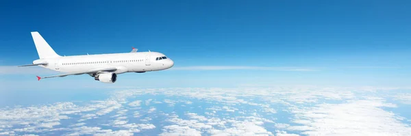 Панорамний Широкий Кут Зору Горизонту Неба Хмарами Літаючим Комерційним Лайнером — стокове фото