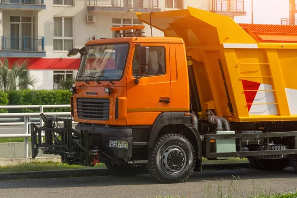 Oranje Speciale Schoonmaak Diensten Oogst Truck Met Een Omgebouwde Verwisselbare — Stockfoto