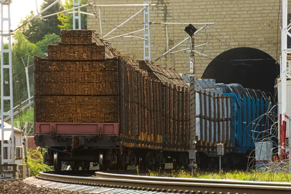 Los Tableros Partículas Procesados Cargan Vagones Mercancías Enviados Tren Zonas — Foto de Stock