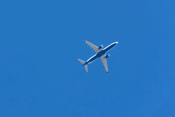 Airplane Jet Blue Sky — Stock Photo, Image
