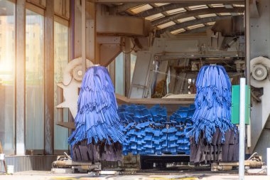 Boş otomatik yıkama mavi fırçası devrede, temiz.