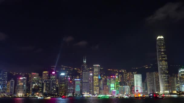 Hong Kong Nachts Licht Show Wolkenkrabbers Buurt Van Baai — Stockvideo