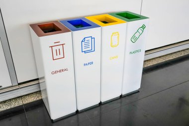Genel kağıt kutuları plastik dört renkli geri dönüşüm kutusu.