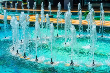 Bir fıskiyenin akan suları.