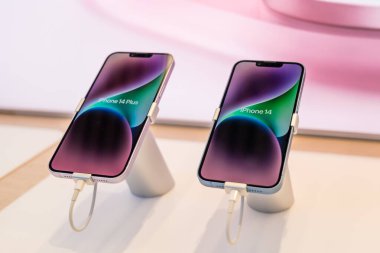 Apple akıllı telefonu iPhone 14 artı. Tayland, Bangkok, 14 Mart 2024
